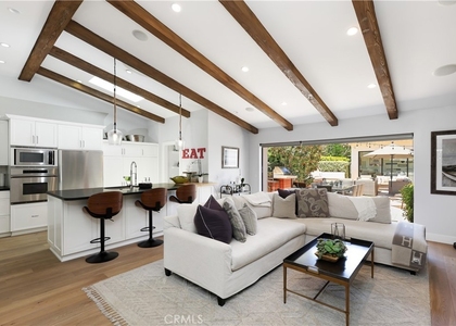 527 Seaward Road - Photo 1