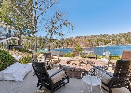 716 Oak - Photo 1