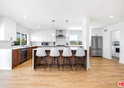 6426 Ellenview Avenue - Photo 1
