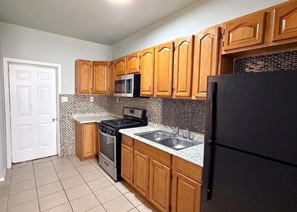 609 W Locust Street - Photo 1