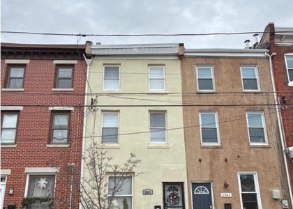 2061 E Hagert Street - Photo 1