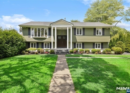 377 Chelsea - Photo 1
