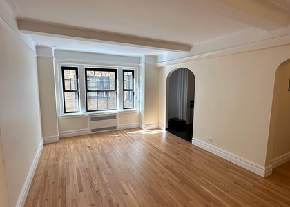 Christopher St - Photo 1