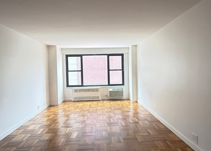 Fourth Avenue - Photo 1