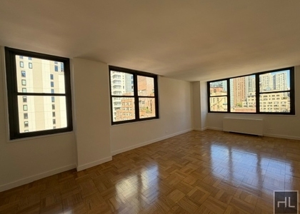 East 49 Street - Photo 1