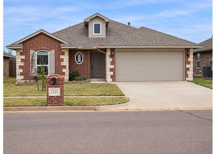 1233 Greenfield Avenue - Photo 1
