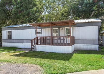 2222 N Austin Avenue - Photo 1