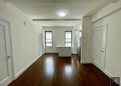 East 46 Street - Photo 1