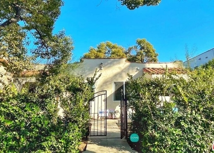 838 N Sycamore Avenue - Photo 1