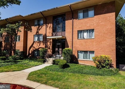 10320 Rockville Pike - Photo 1