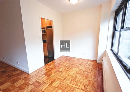 East 55 Street - Photo 1
