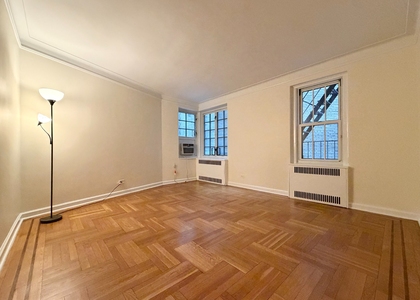 Jane Street & Greenwich Avenue - Photo 1