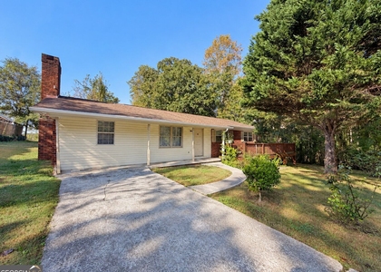 257 Linda Way - Photo 1