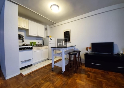 East 55 Street - Photo 1