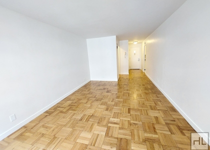 East 49 Street - Photo 1