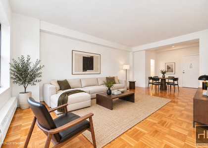 East 55 Street - Photo 1
