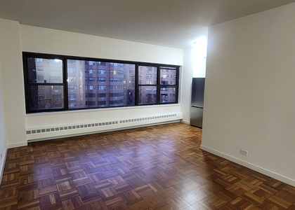 East 55 Street - Photo 1