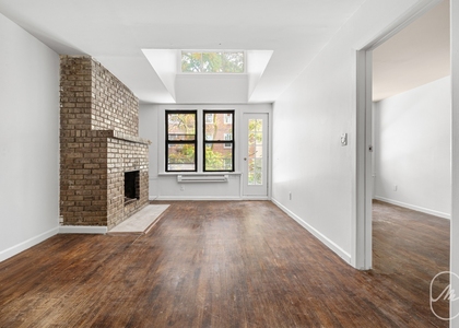 313 W 29th Street - Photo 1