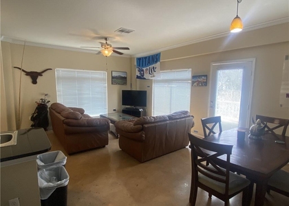 910 W 25th St - Photo 1