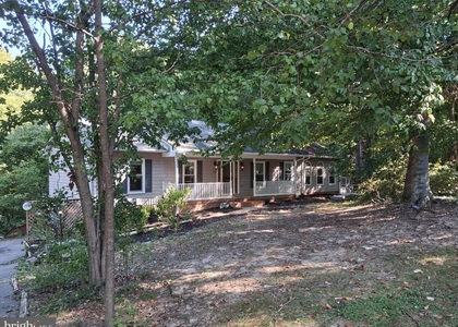 713 Pleasants Drive - Photo 1