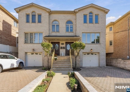 456 Glen - Photo 1