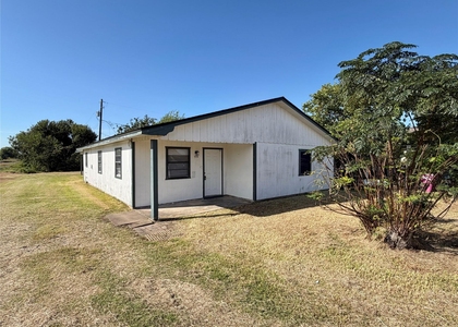 703 W 4th Street - Photo 1