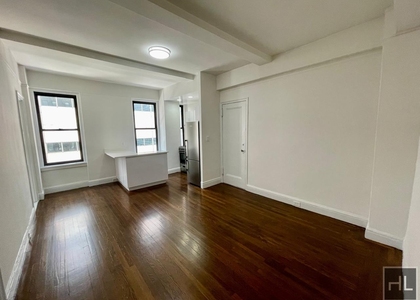 East 46 Street - Photo 1