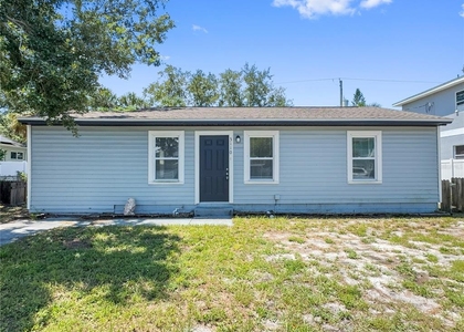 3110 W Hartnett Avenue - Photo 1