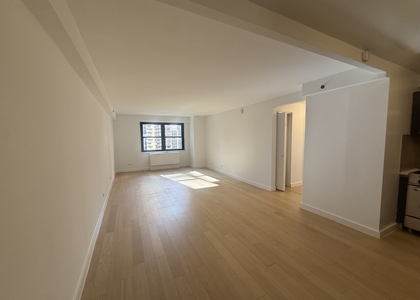 222 East 39th Street - Photo 1
