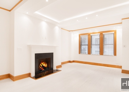 West 58 Street - Photo 1