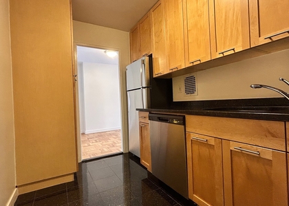 East 49 Street - Photo 1