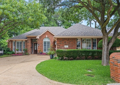 221 Freedom Court - Photo 1