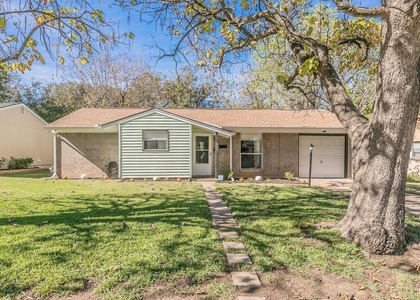 820 Sw Southridge Drive - Photo 1