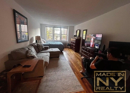 320 W 30th Street - Photo 1