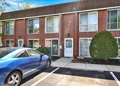 212 Saratoga Court - Photo 1