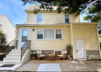 271 W Merchant Street - Photo 1