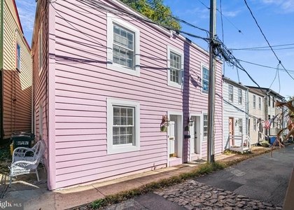 42 Pinkney Street - Photo 1