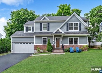 656 Wyndemere - Photo 1