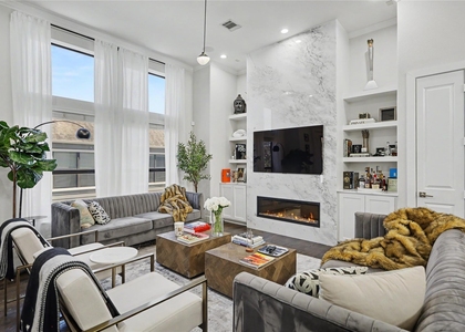 932 W 22nd Street - Photo 1