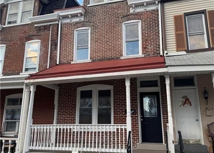 915 W Washington Street - Photo 1