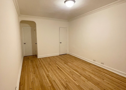 East 46 Street - Photo 1