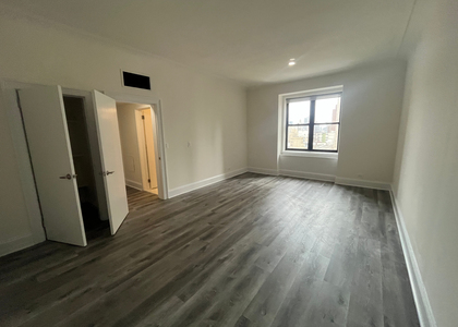 West 34th Street - Photo 1