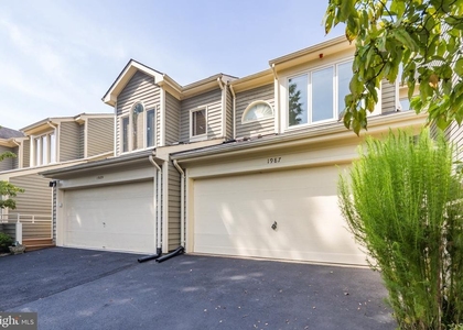 1987 Lakeport Way - Photo 1