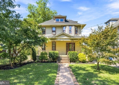 809 Collings Avenue - Photo 1