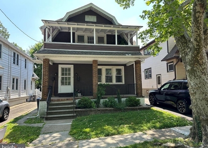128 E Franklin Avenue - Photo 1