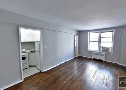 East 58 Street - Photo 1