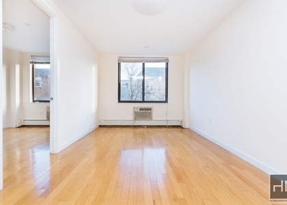 Metropolitan Avenue - Photo 1