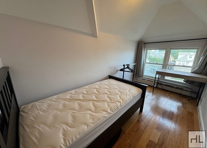East Tremont Avenue - Photo 1