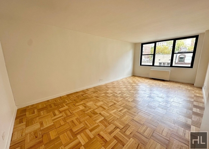 East 49 Street - Photo 1
