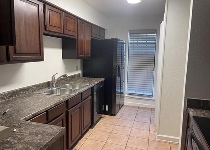 346 W Harwood - Photo 1
